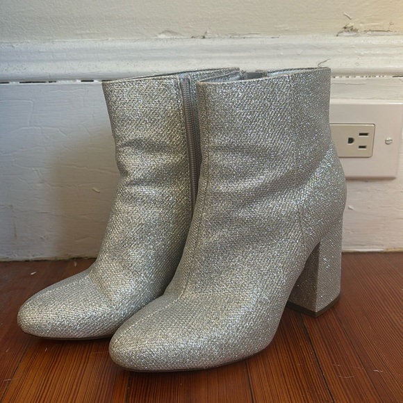 Madden Girl silver booties - Picture 1 of 3